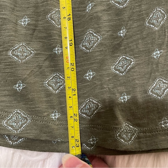 Lucky Brand top with flutter sleeves olive green medium - Picture 5 of 11